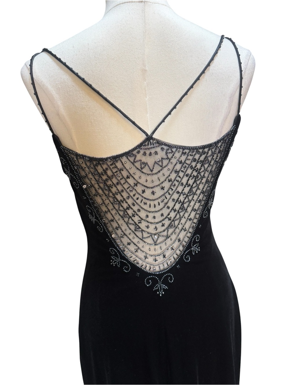 Vintage Dave & Johnny Black Velvet Beaded Formal Gown By Laura Riner Size
 9/10 - Picture 9 of 11